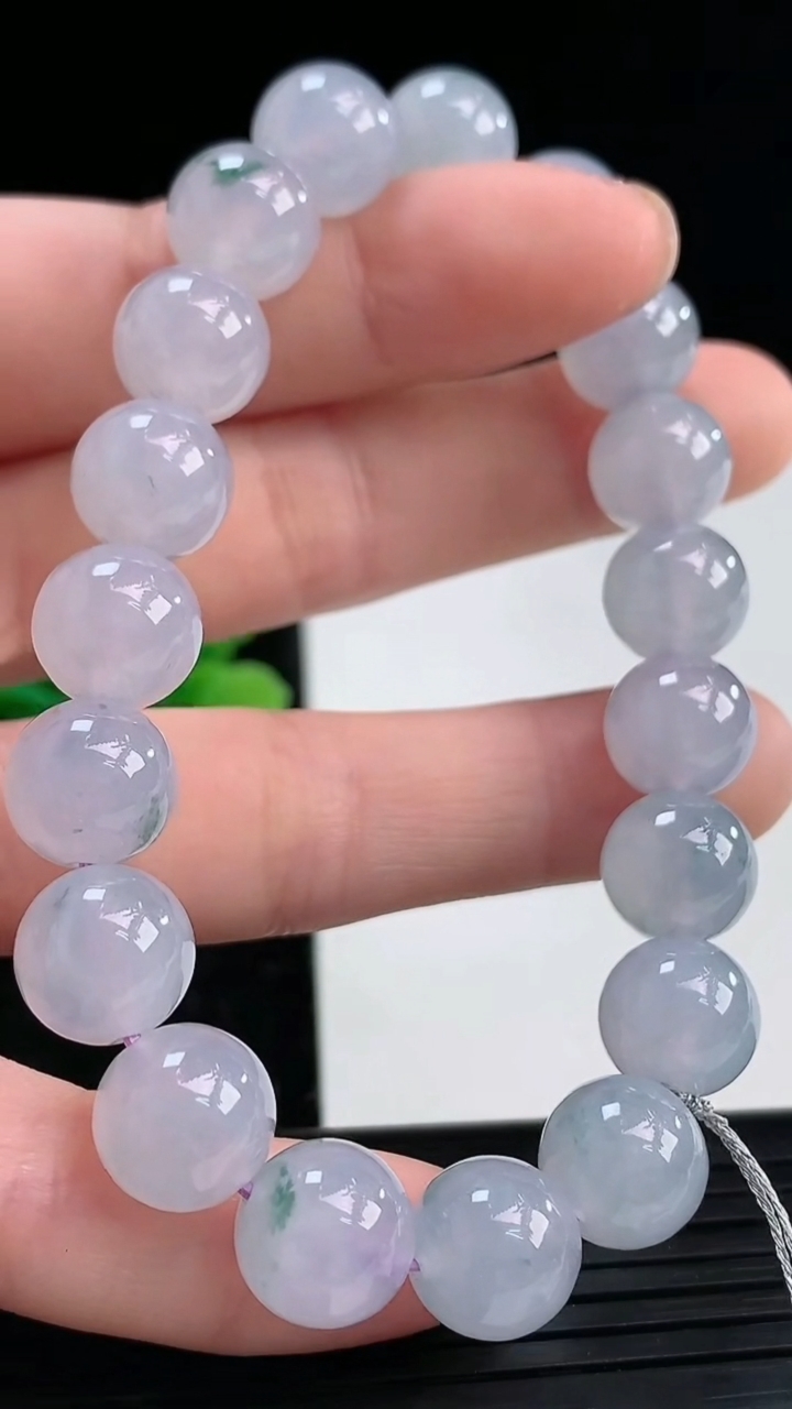 天然A货翡翠紫罗兰飘花圆珠手串尺寸9.8-19颗重量:33.31g4月4日
工厂直销收藏佳品,种好水足，色泽均匀，有种有色，上手高大气！