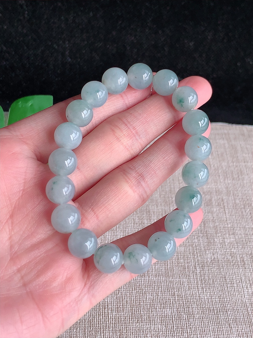 天然A货翡翠飘花圆珠佛珠手串19颗 
尺寸9.9mm 重量32.30g 0404