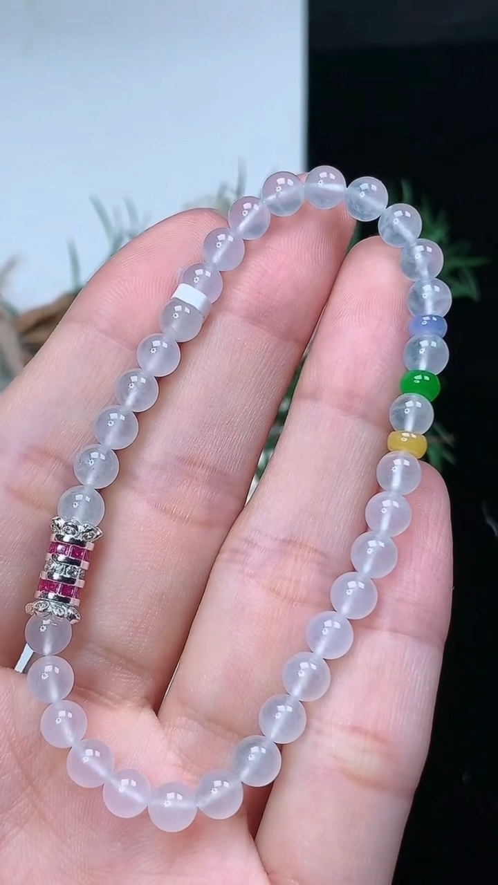 天然A货翡翠白冰圆珠手串，尺寸5-35颗，重量:8.61g4月4日
工厂直销收藏佳品,种好水足，色泽均匀，有种有色，上手高大气！