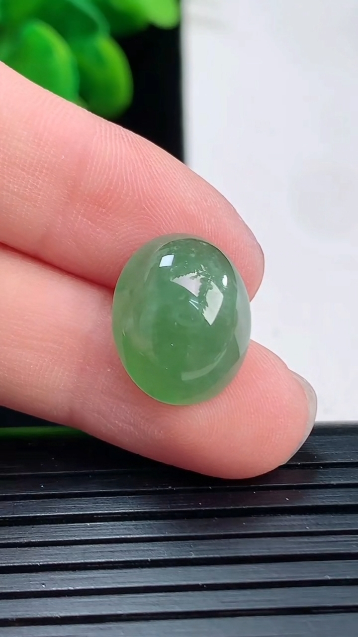 天然A货翡翠蛋面镶嵌件尺寸14.8-12.2-6.5重:1.75g 66
4月4日