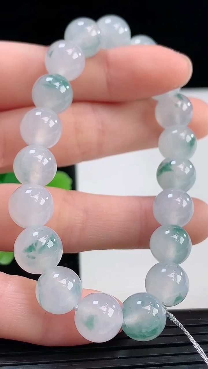 天然A货翡翠种飘花圆珠手串尺寸9.8-19颗重量:30.16g4月4日
工厂直销收藏佳品,种好水足，