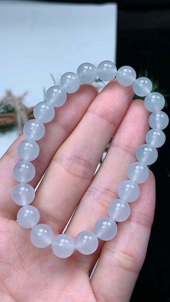 天然A货翡翠白冰圆珠手串，尺寸7.8-23颗，重量:19.49g4月4日
工厂直销收藏佳品,种好水足，色泽均匀，有种有色，上手高大气！