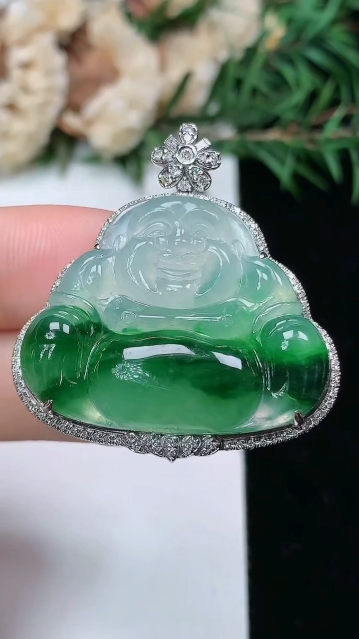 天然A货翡翠佛公吊坠，尺寸35.2-32.5-7.8，裸石23.7-29.9，重量:9.21g
4月4日，重量:9.21g