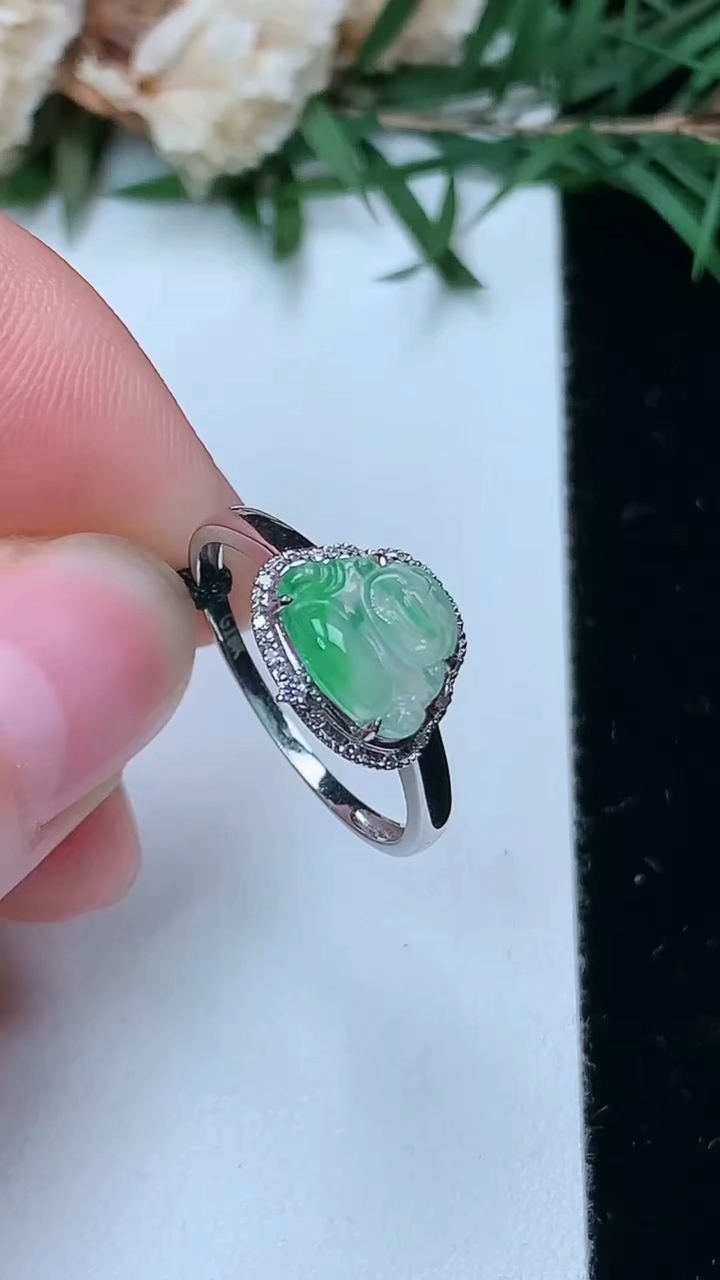 天然A货翡翠佛公戒指，尺寸16.9-7-8.8，重量:1.45g2026年4月4日
工厂直销收藏佳品