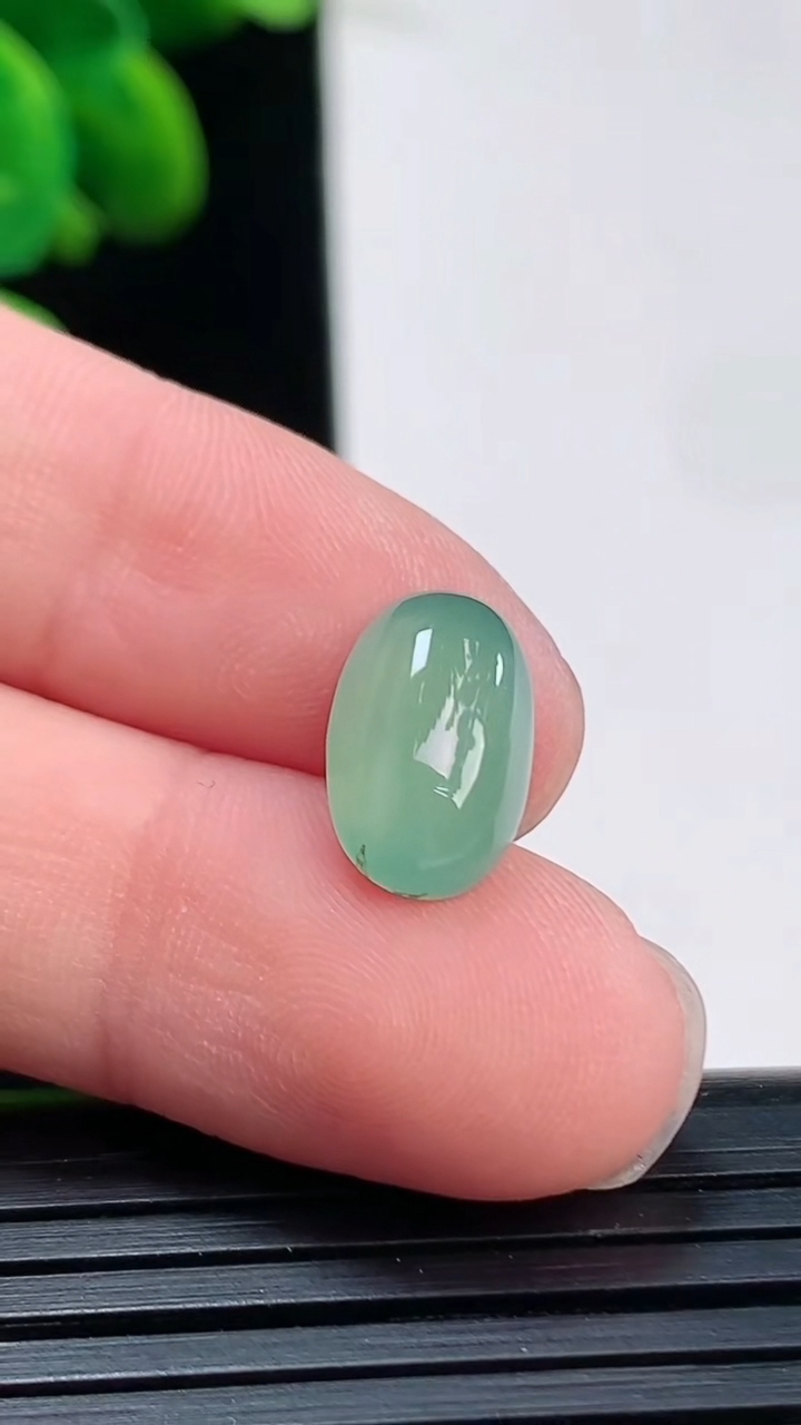 天然A货翡翠蛋面镶嵌件尺寸12.4-7.5-4.3重:0.75g 128
4月5日