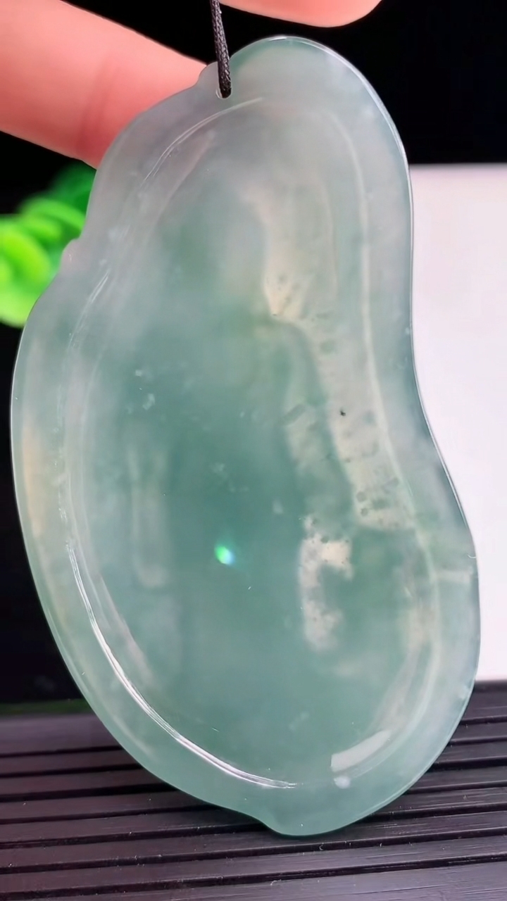 天然A货翡翠阿弥陀佛吊坠尺寸70-40-6重:29.92g 002
4月5日