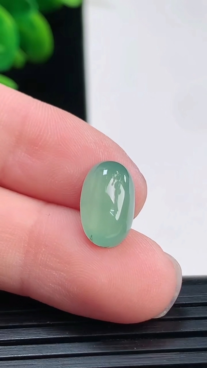 天然A货翡翠蛋面镶嵌件尺寸12.4-7.5-4.3重:0.75g 128
4月5日