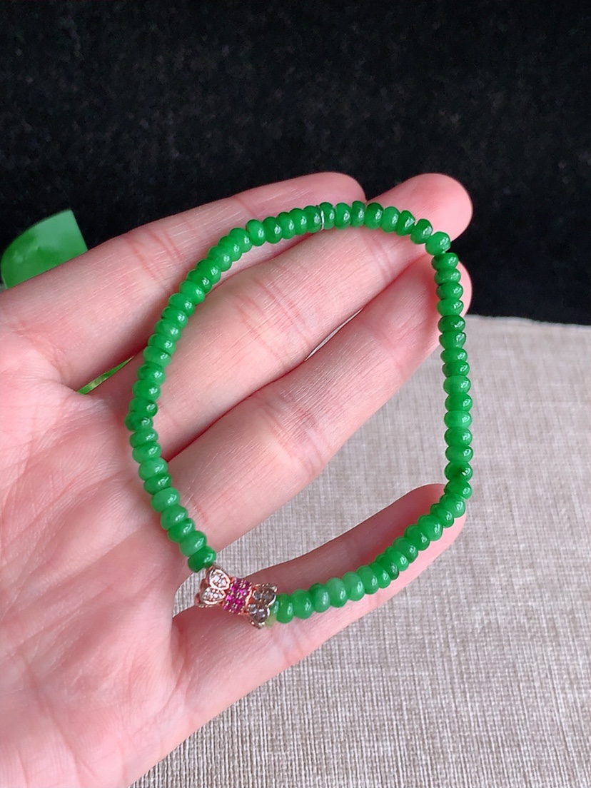 天然A货翡翠满绿阳绿算盘珠手串 
尺寸4-2.5mm 重量7.50g 0404
