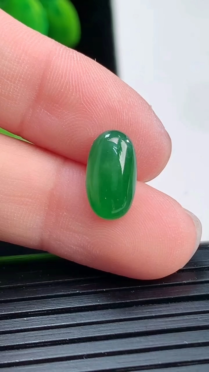 天然A货翡翠蛋面镶嵌件尺寸11.5-6.3-3.2重:0.48g 128
4月5日