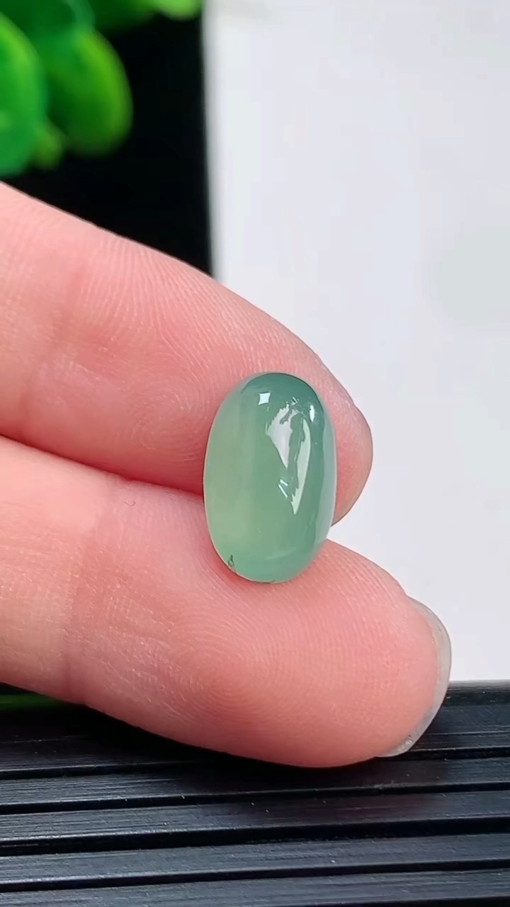 天然A货翡翠蛋面镶嵌件尺寸12.4-7.5-4.3重:0.75g 128
4月5日