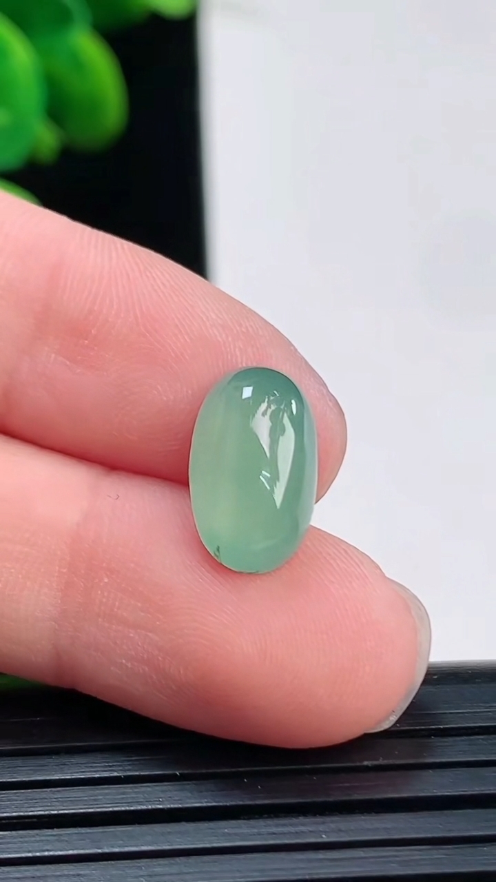 天然A货翡翠蛋面镶嵌件尺寸12.4-7.5-4.3重:0.75g 128
4月5日
