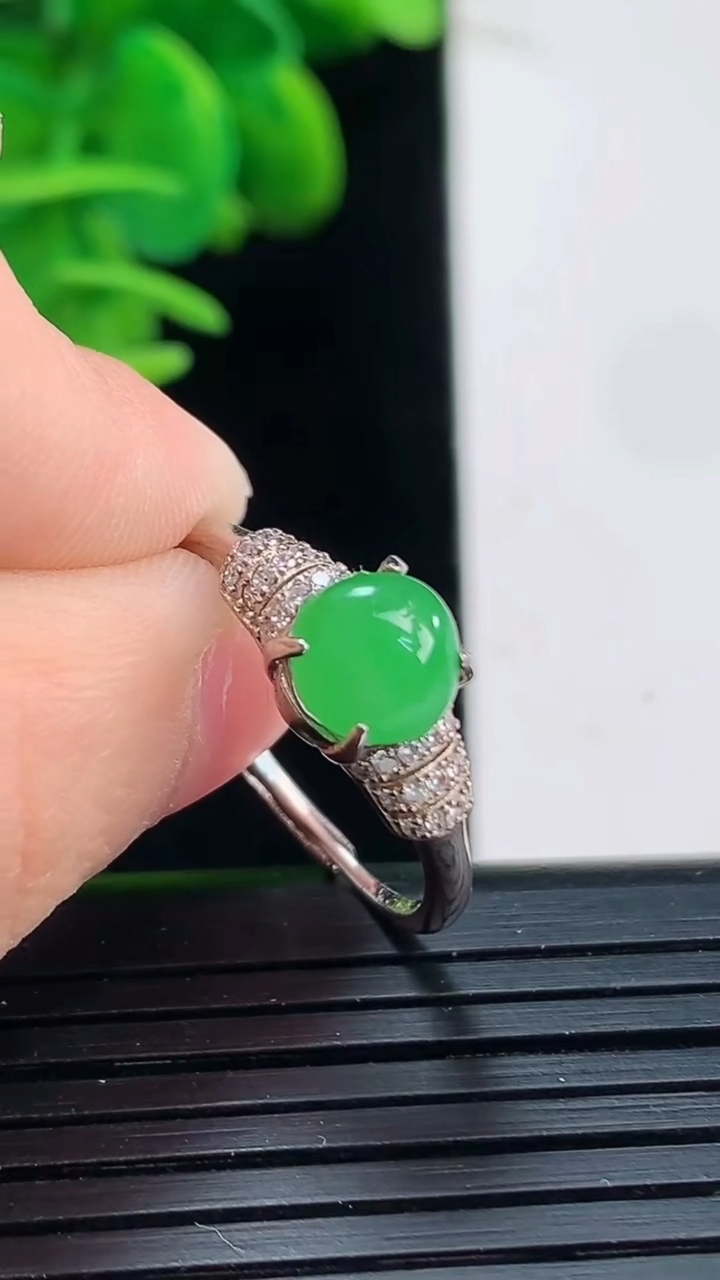 天然A货翡翠蛋面戒指尺寸6.8-6.5重:1.83g 1282026年4月5日
工厂直销收藏佳品,种