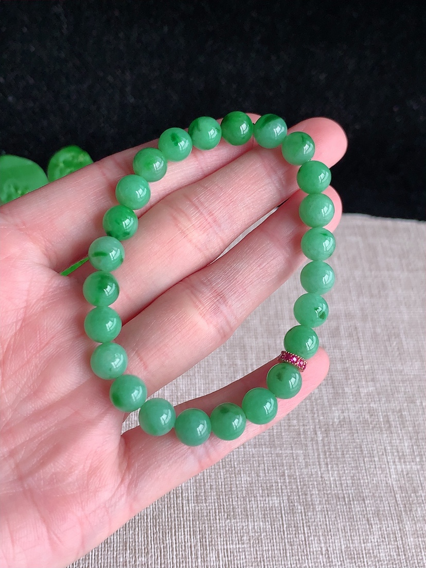 天然A货翡翠满绿圆珠佛珠手串24颗 
尺寸7.5mm 重量18.16g 0404