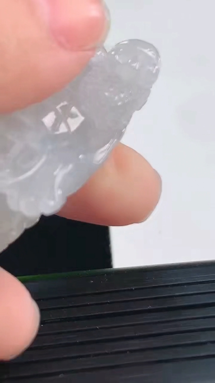 天然A货翡翠貔貅吊坠尺寸41-23-19重:20.69g 002
4月5日