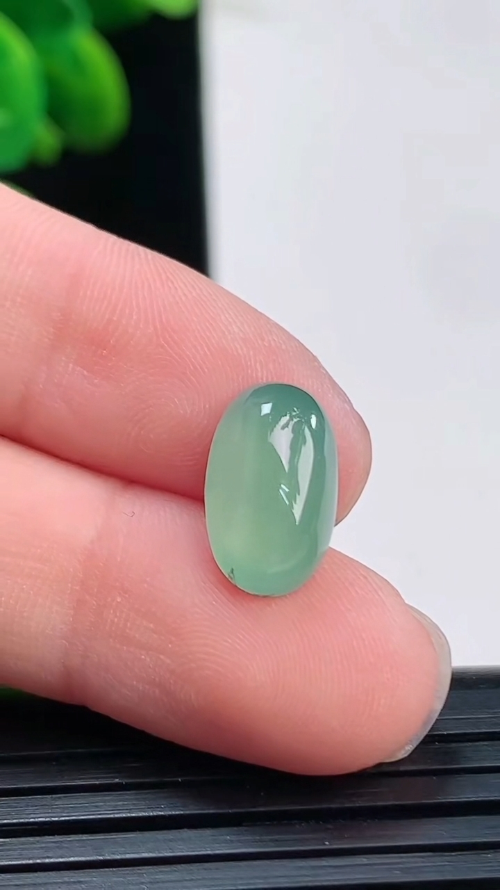 天然A货翡翠蛋面镶嵌件尺寸12.4-7.5-4.3重:0.75g 128
4月5日