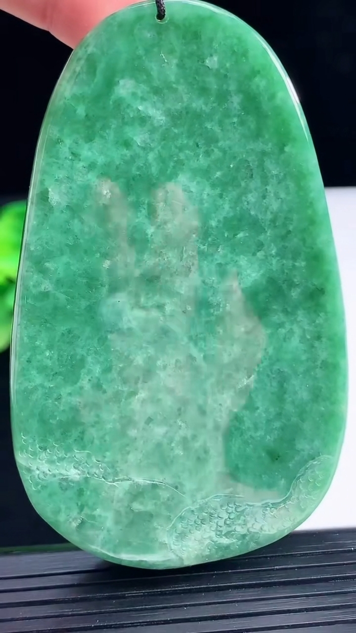 天然A货翡翠山水牌吊坠尺寸75.7-46-15重:100.37g 555
4月6日