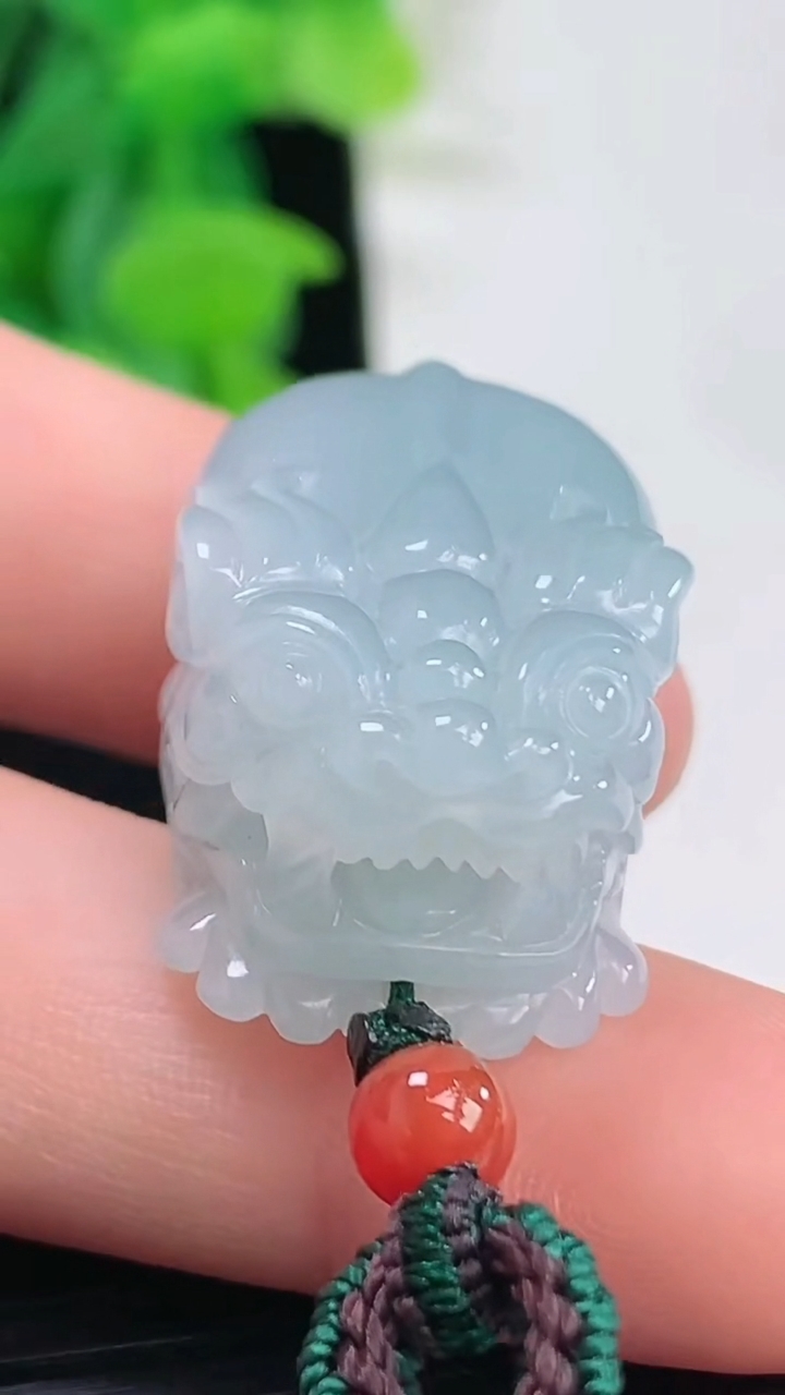 天然A货翡翠貔貅吊坠尺寸29.8-17.8-12.4重量:18.37g
4月6日