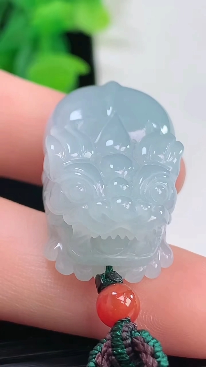 天然A货翡翠貔貅吊坠尺寸29.8-17.8-12.4重量:18.37g
4月6日