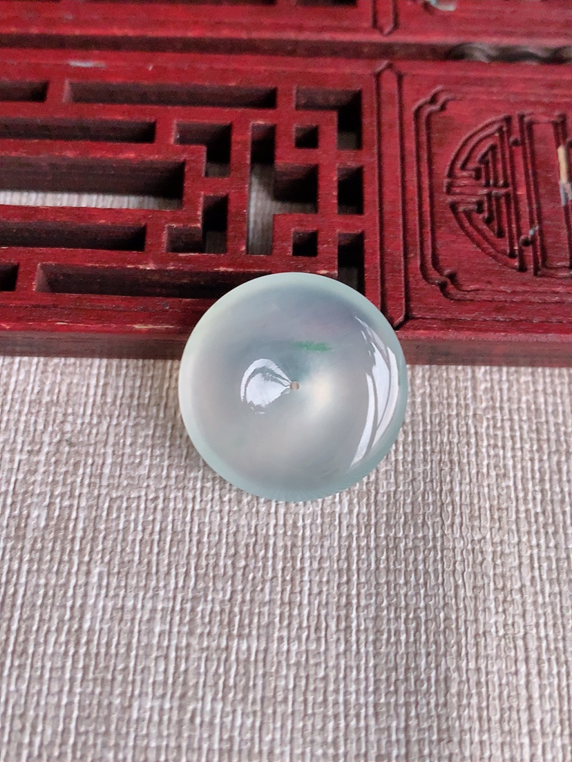 天然A货翡翠飘花平安扣吊坠 
尺寸20.5-4.8mm 重量4.08g 0403