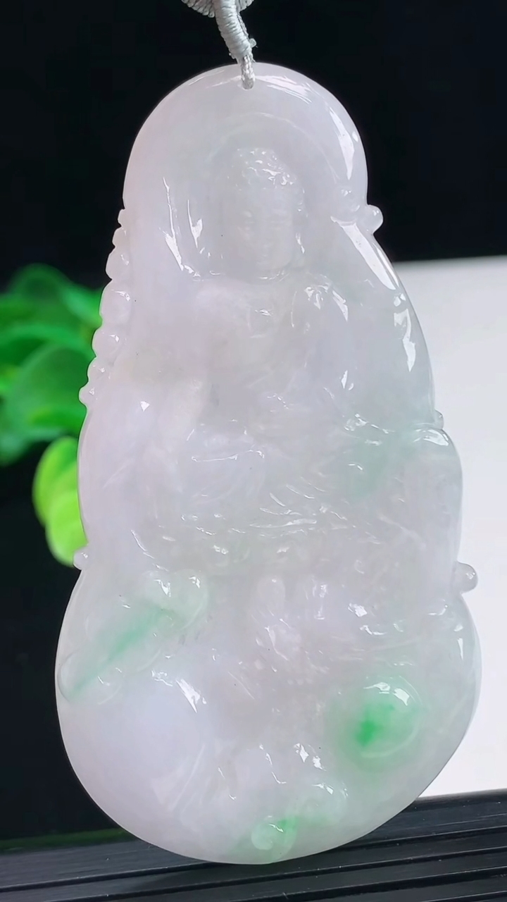 天然A货翡翠御龙阿弥陀佛吊坠尺寸73.5-40-5重:25.03g 555
4月6日