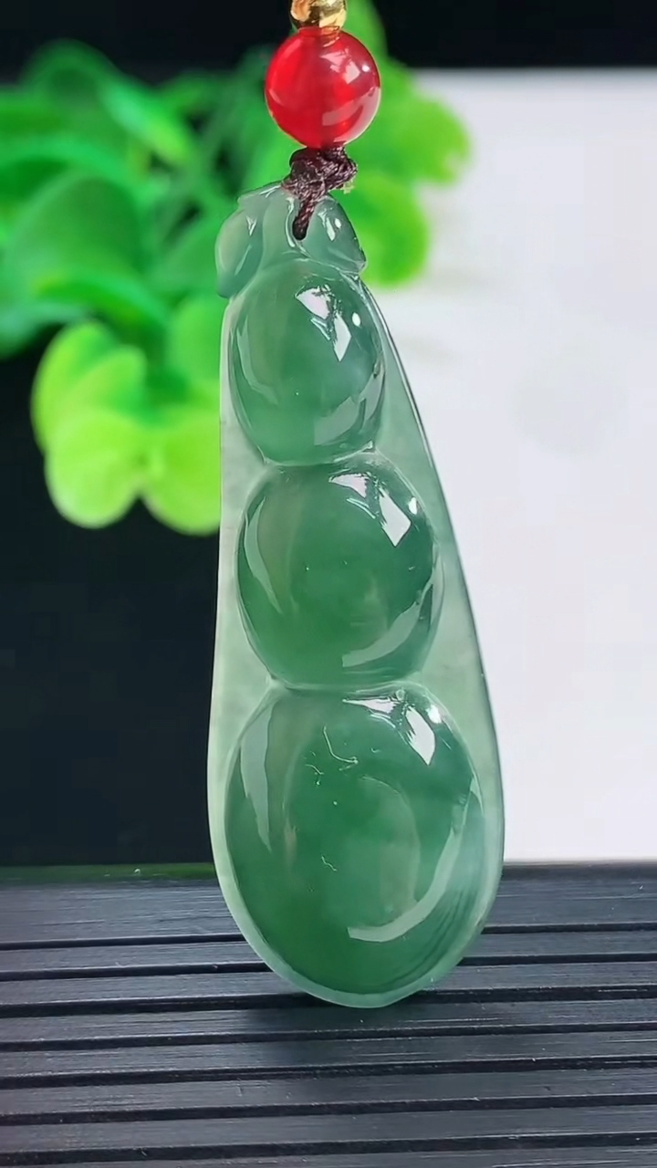 天然A货翡翠福豆吊坠尺寸48.5-17.5-6.5重:7.75g 99
4月6日