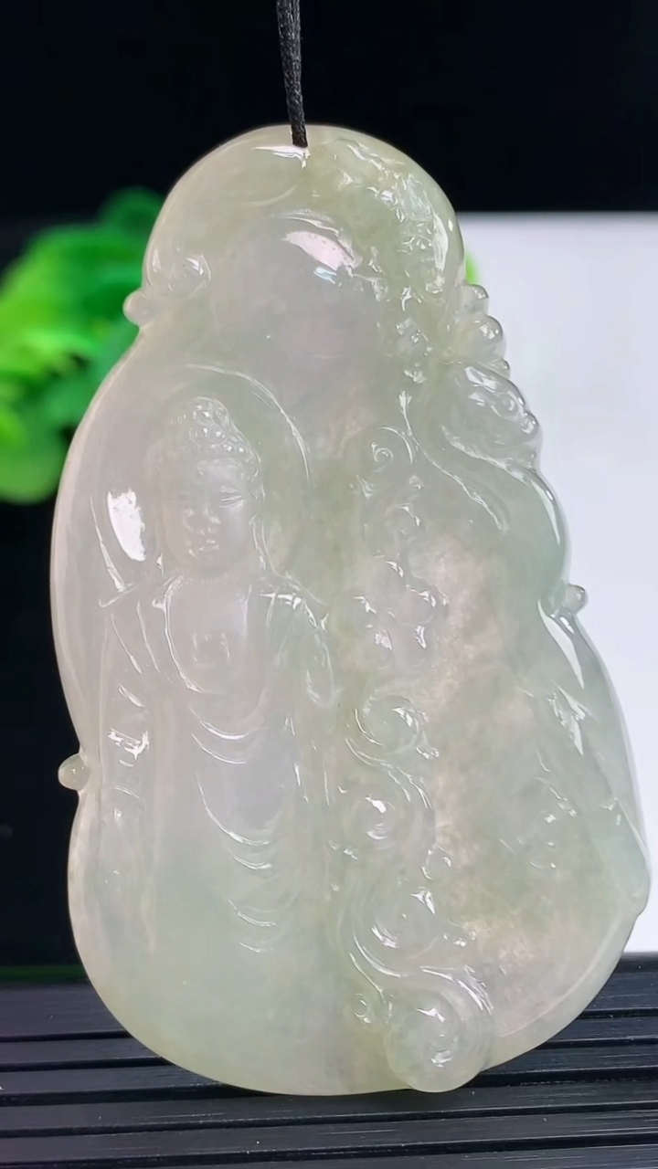 天然A货翡翠阿弥陀佛吊坠尺寸64.7-38.3-5.2重:25.85g 555
4月6日