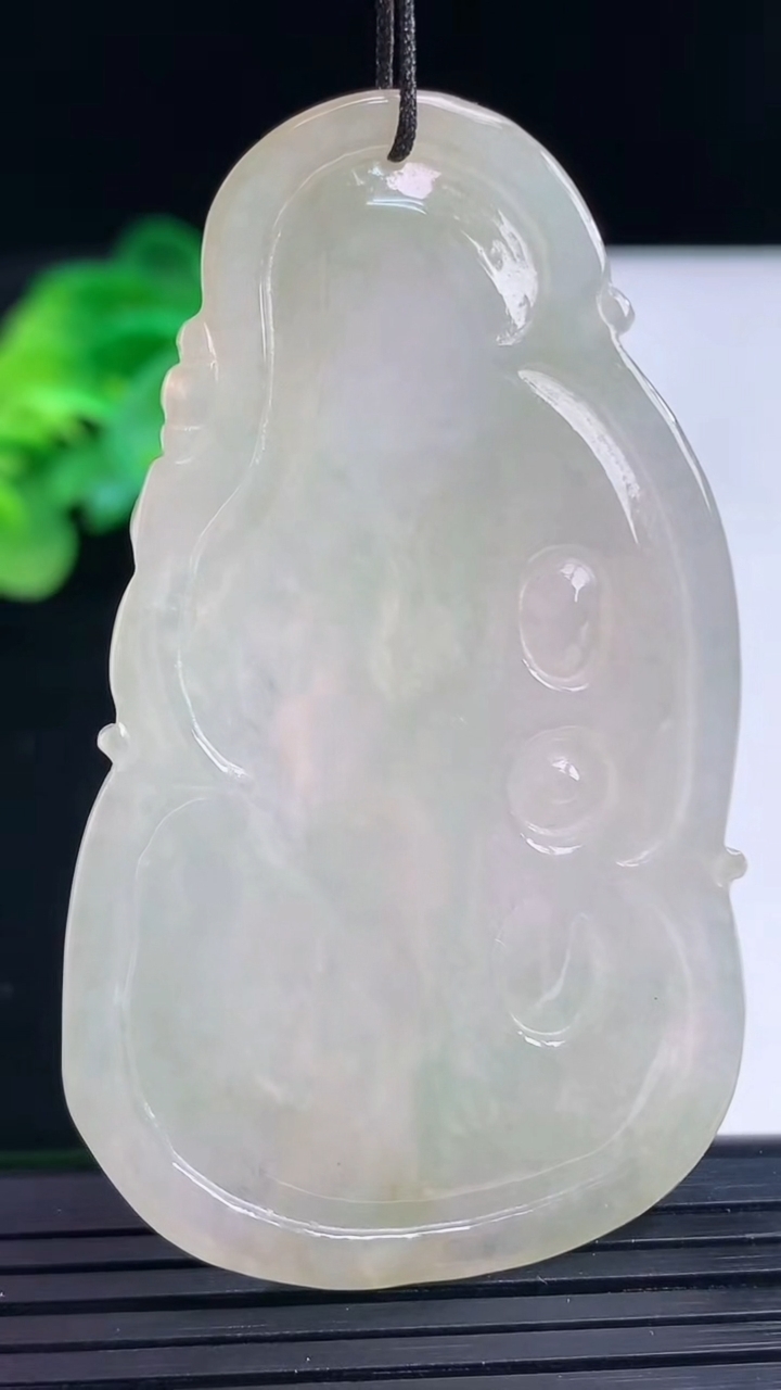 天然A货翡翠阿弥陀佛吊坠尺寸64.7-38.3-5.2重:25.85g 555
4月6日