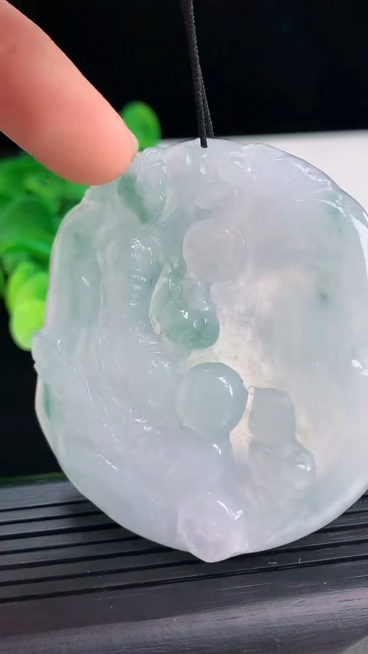 天然A货翡翠飘花虚空藏菩萨吊坠尺寸56.7-52.1-6重量:34.56g
4月6日