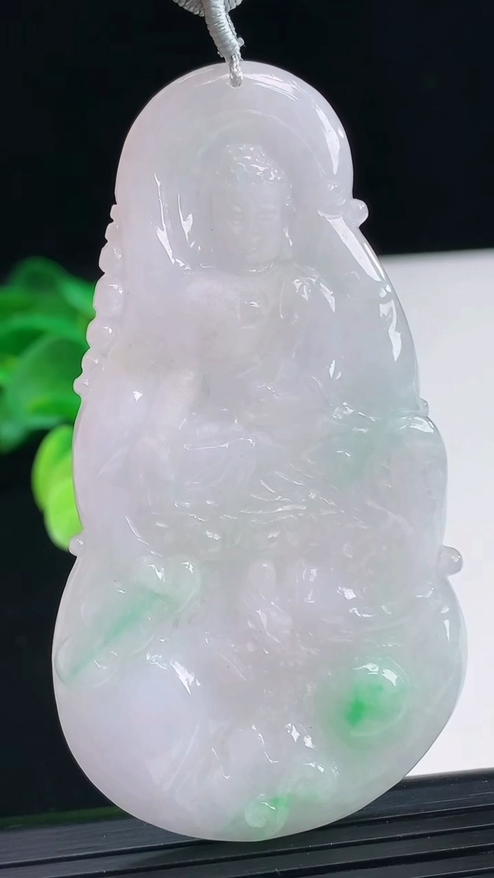 天然A货翡翠御龙阿弥陀佛吊坠尺寸73.5-40-5重:25.03g 555
4月6日