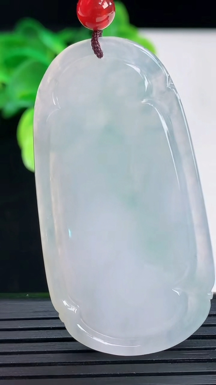 天然A货翡翠飘花狮头吊坠尺寸55.6-29.6-5.6重:20.17g 66
4月6日