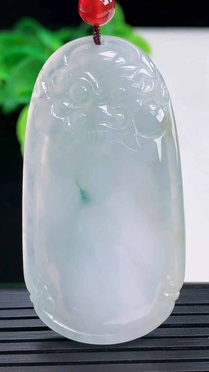 天然A货翡翠飘花狮头吊坠尺寸55.6-29.6-5.6重:20.17g 66
4月6日