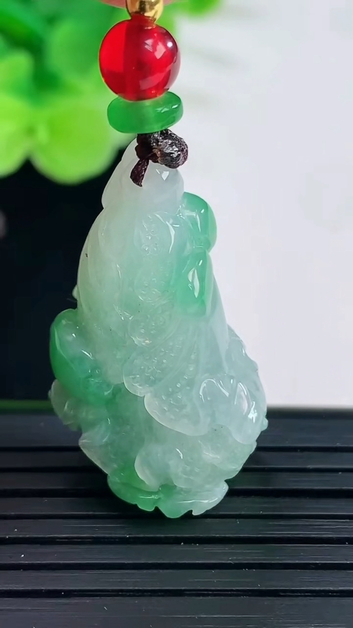 天然A货翡翠白菜吊坠尺寸31.7-18.8-13重:9.61g 555
4月6日