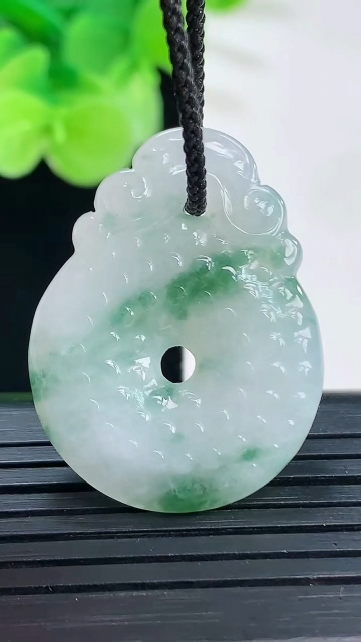 天然A货翡翠飘花雕花平安扣吊坠尺寸32-24-4.6重:6.49g 64
4月6日