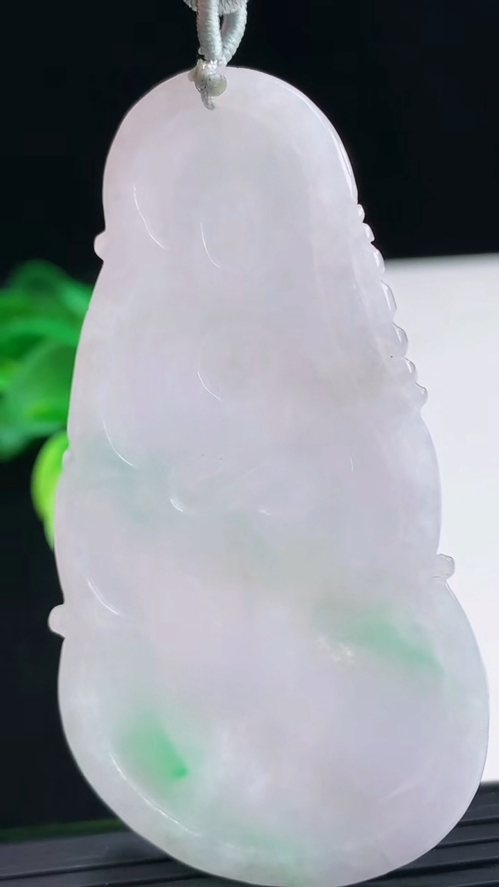 天然A货翡翠御龙阿弥陀佛吊坠尺寸73.5-40-5重:25.03g 555
4月6日