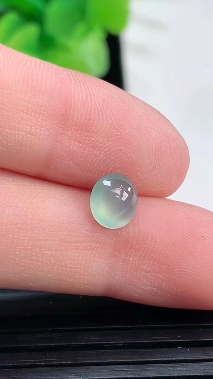 天然A货翡翠蛋面镶嵌件尺寸6.3-3.5重:0.22g 555
4月6日