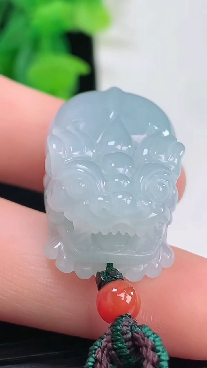 天然A货翡翠貔貅吊坠尺寸29.8-17.8-12.4重量:18.37g
4月6日