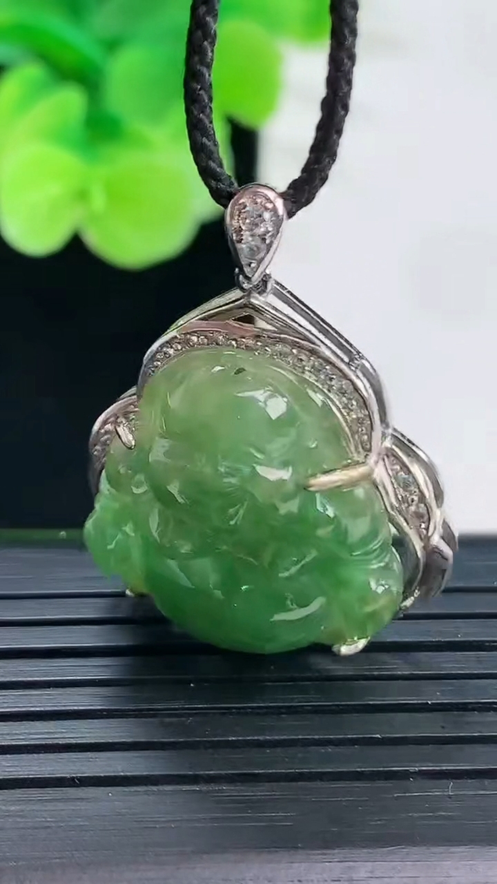 天然A货翡翠佛公吊坠尺寸28.4-24.9-10.1重:6.24g 66
4月6日