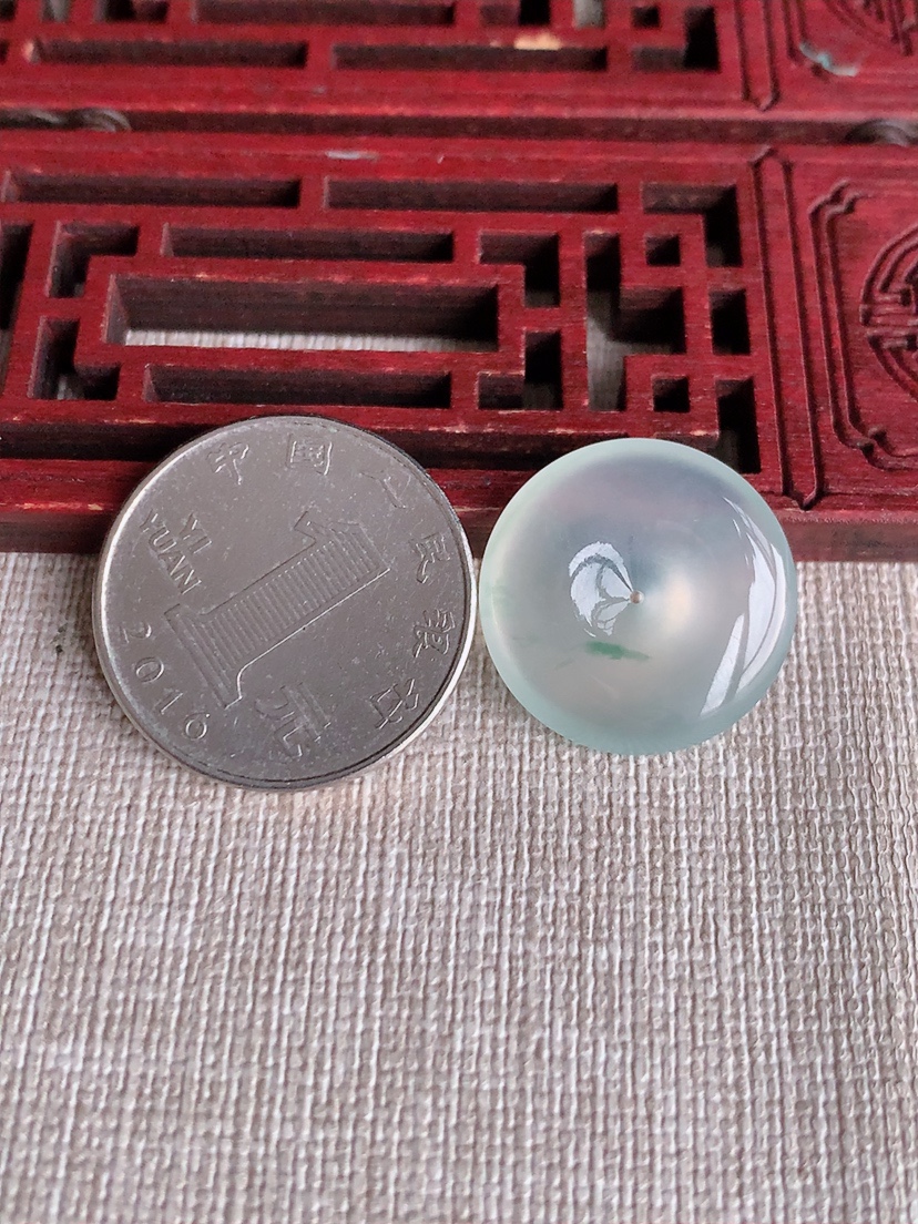 天然A货翡翠飘花平安扣吊坠 
尺寸20.5-4.8mm 重量4.08g 0403