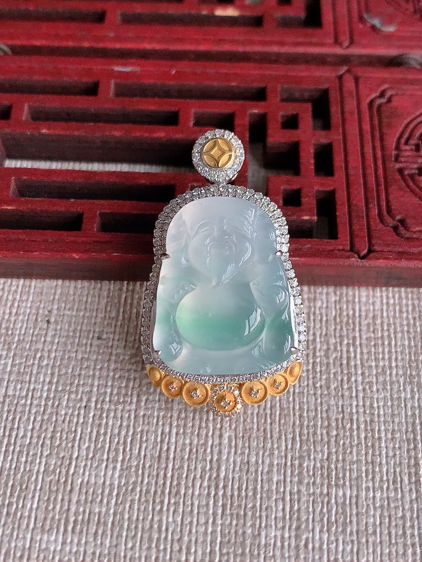 天然A货翡翠18K金伴钻镶嵌飘绿财神爷吊坠 
尺寸34-19.3-11裸石20.2-16.3mm 重