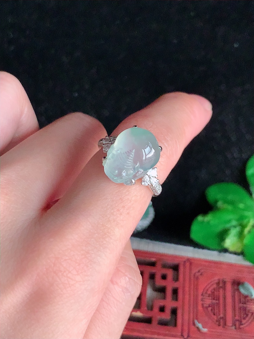 天然A货翡翠18K金伴钻镶嵌晴水招财金蟾戒指 圈口17.4裸石
尺寸14.4-10.8mm 重量4.05g 0403