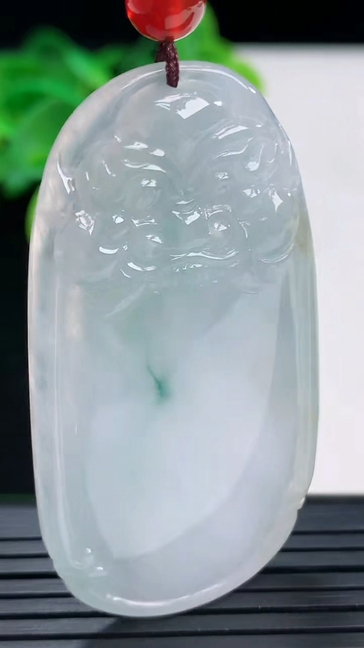 天然A货翡翠飘花狮头吊坠尺寸55.6-29.6-5.6重:20.17g 66
4月6日