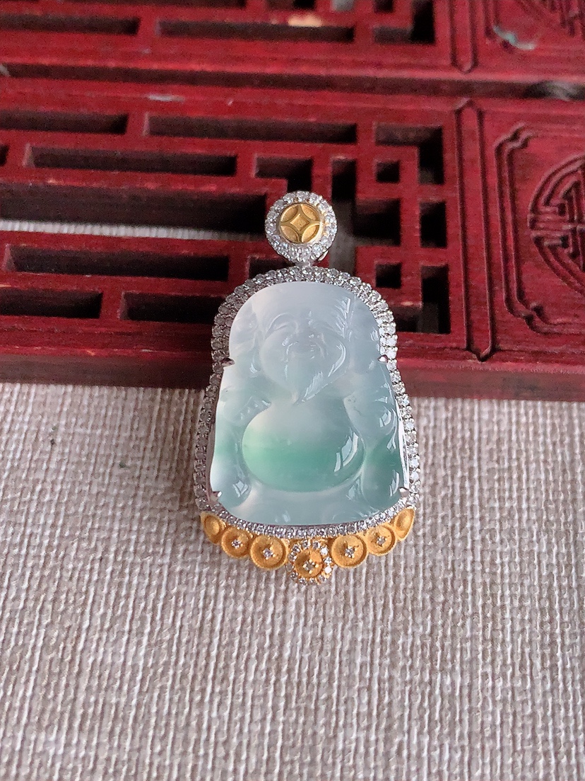 天然A货翡翠18K金伴钻镶嵌飘绿财神爷吊坠 
尺寸34-19.3-11裸石20.2-16.3mm 重量6.70g 0403