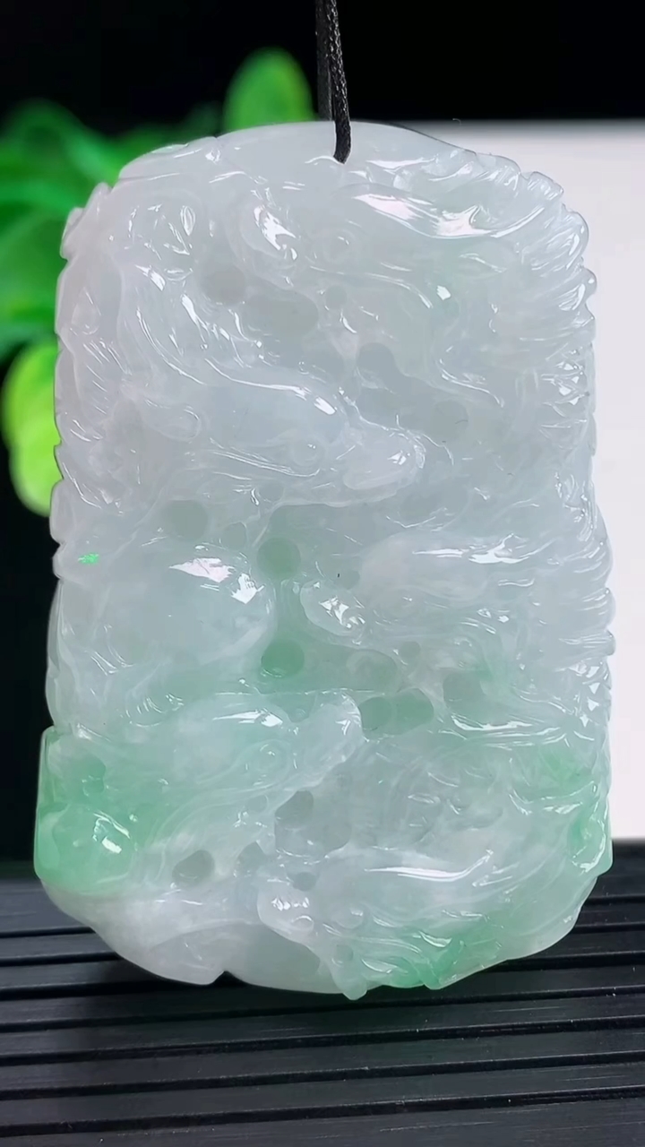 天然A货翡翠九龙至尊 龙牌吊坠尺寸56-38-13.6重:58.70g 99
4月6日