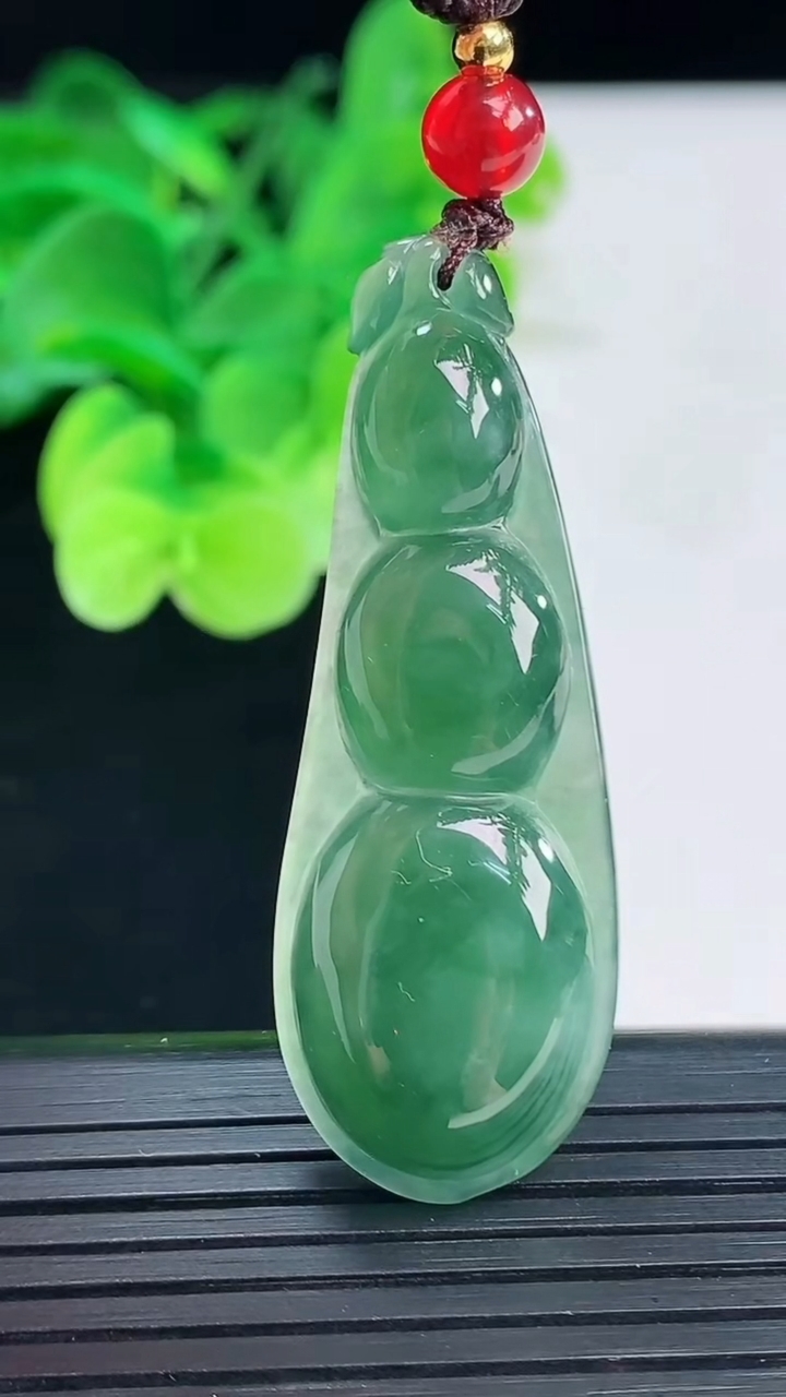 天然A货翡翠福豆吊坠尺寸48.5-17.5-6.5重:7.75g 99
4月6日
