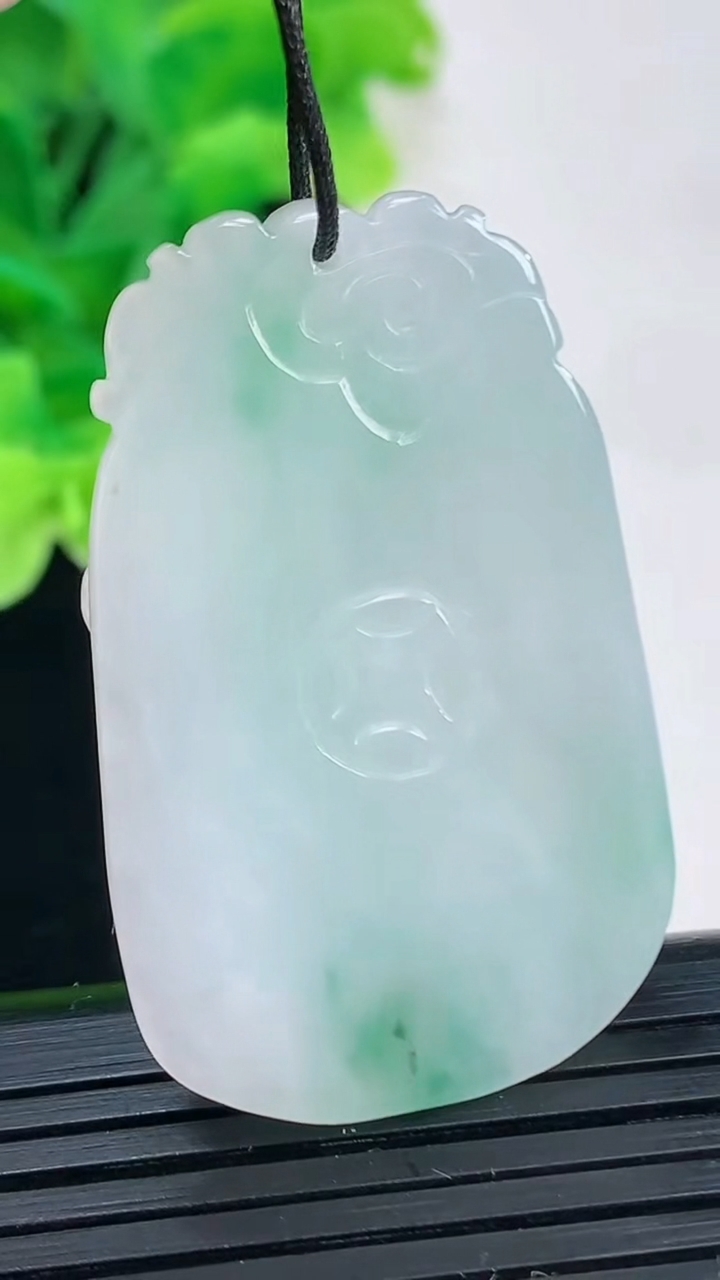 天然A货翡翠生肖羊吊坠尺寸40.4-25.7-5.8重量:12.59g
4月6日