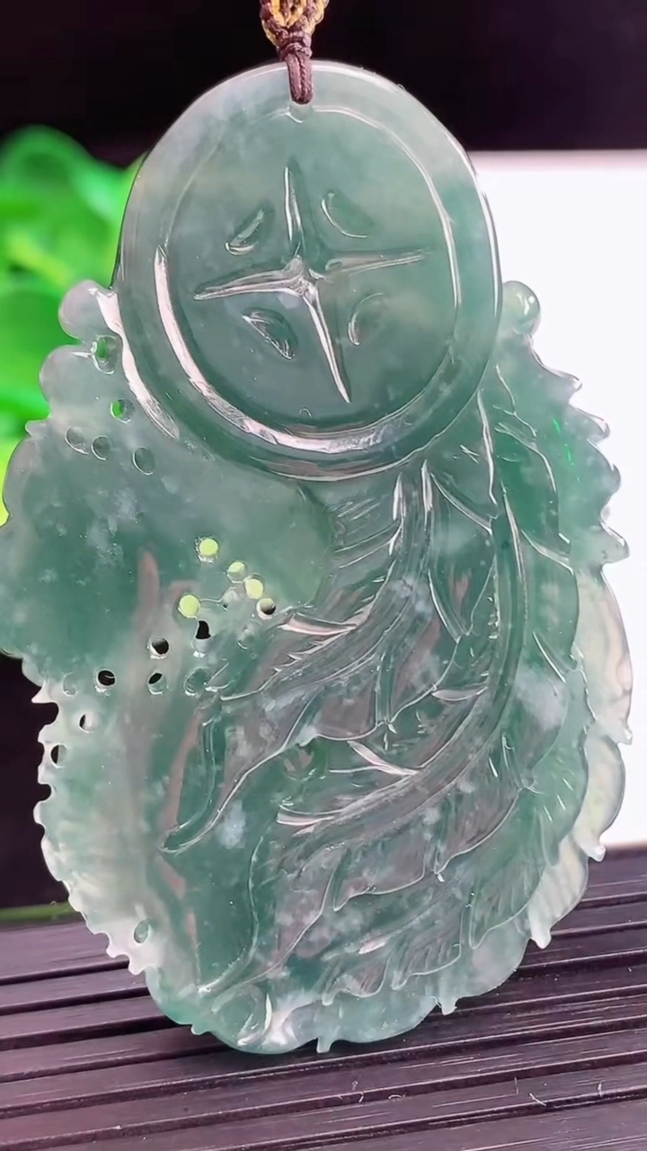 天然A货翡翠凤凰吊坠尺寸59.3-39.4-8重量:31.62g
4月6日