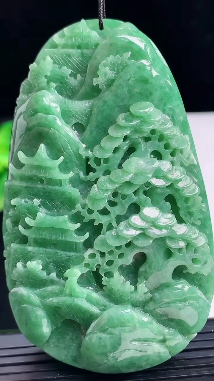 天然A货翡翠山水牌吊坠尺寸75.7-46-15重:100.37g 555
4月6日