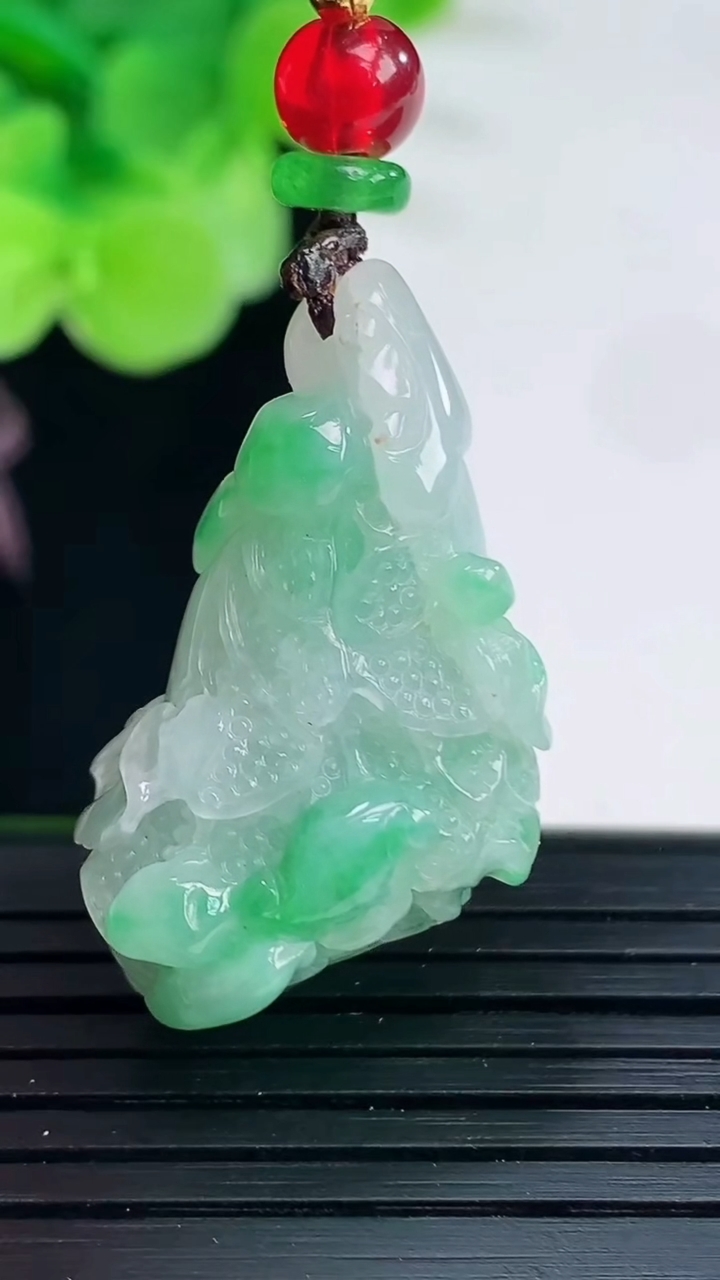 天然A货翡翠白菜吊坠尺寸31.7-18.8-13重:9.61g 555
4月6日