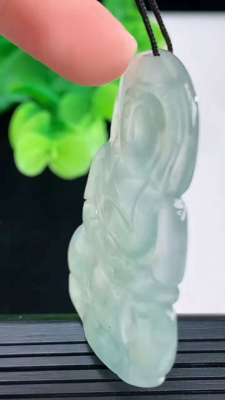 天然A货翡翠观音菩萨吊坠尺寸50-34.8-4.8重:13.78g 66
4月6日