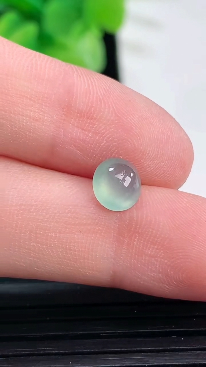 天然A货翡翠蛋面镶嵌件尺寸6.3-3.5重:0.22g 555
4月6日